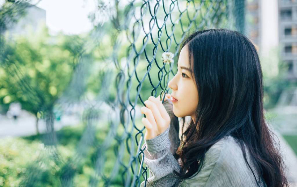 刘璝一下子面色变得惨白，如遭雷击，一直以来与自己相敬如宾、恩爱有加的妻子，竟是如此蛇蝎妇人，不但背着自己与刘璋厮混，更为了杀自己，不惜唆使刘璋杀他！